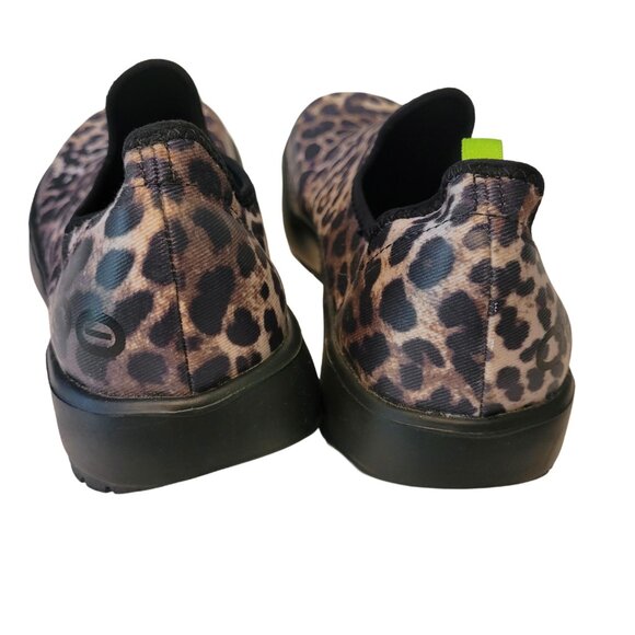 Oofos Oomg Huali Leopard Cheetah Slip On Recovery Shoes - Picture 6 of 11